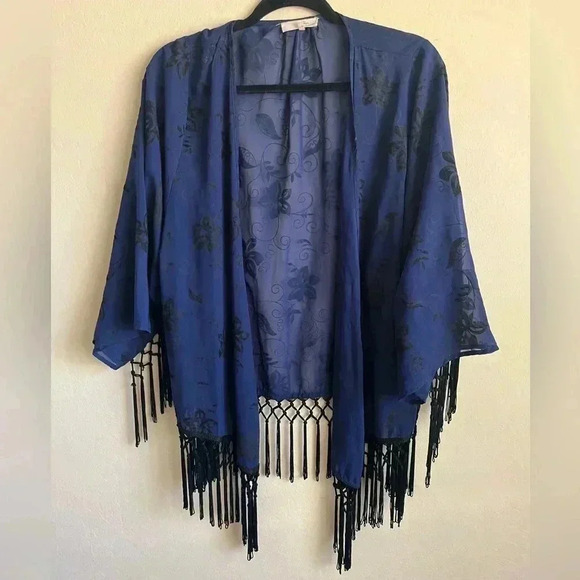 Ryu Tops - Navy & black floral shawl